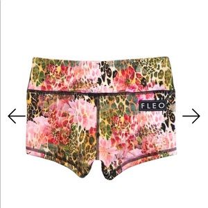 NWT Leopard Classic Fleos